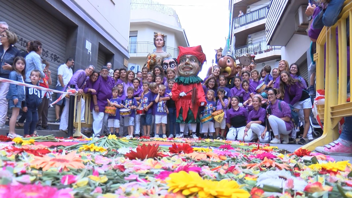 Dues Catifes De Flors A Calella Per Celebrar La Festivitat Del Corpus